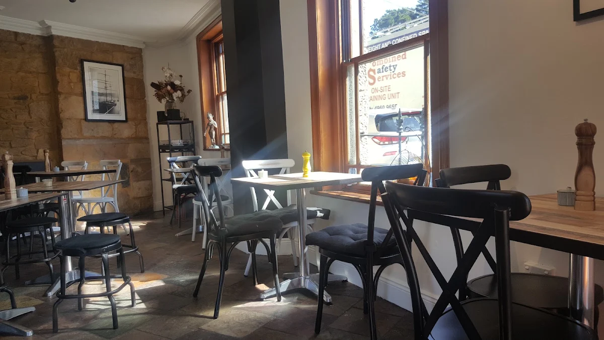 Vibe, Orange lotus cafe