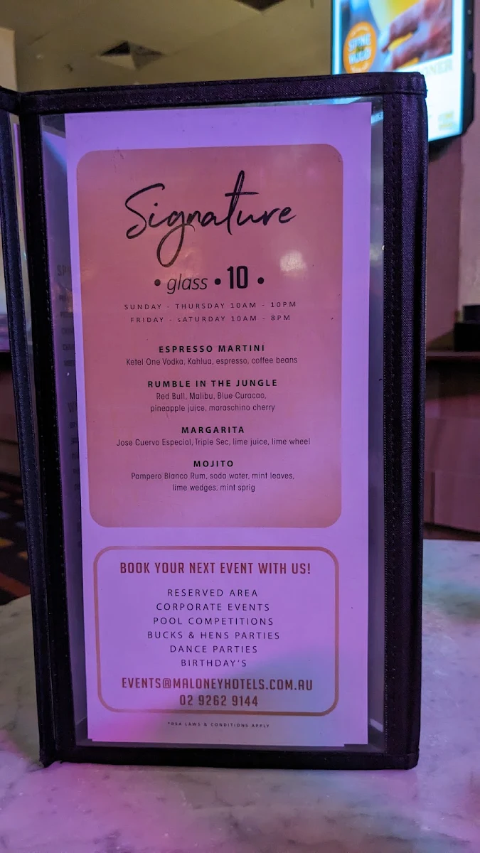 Menu, Shark Hotel