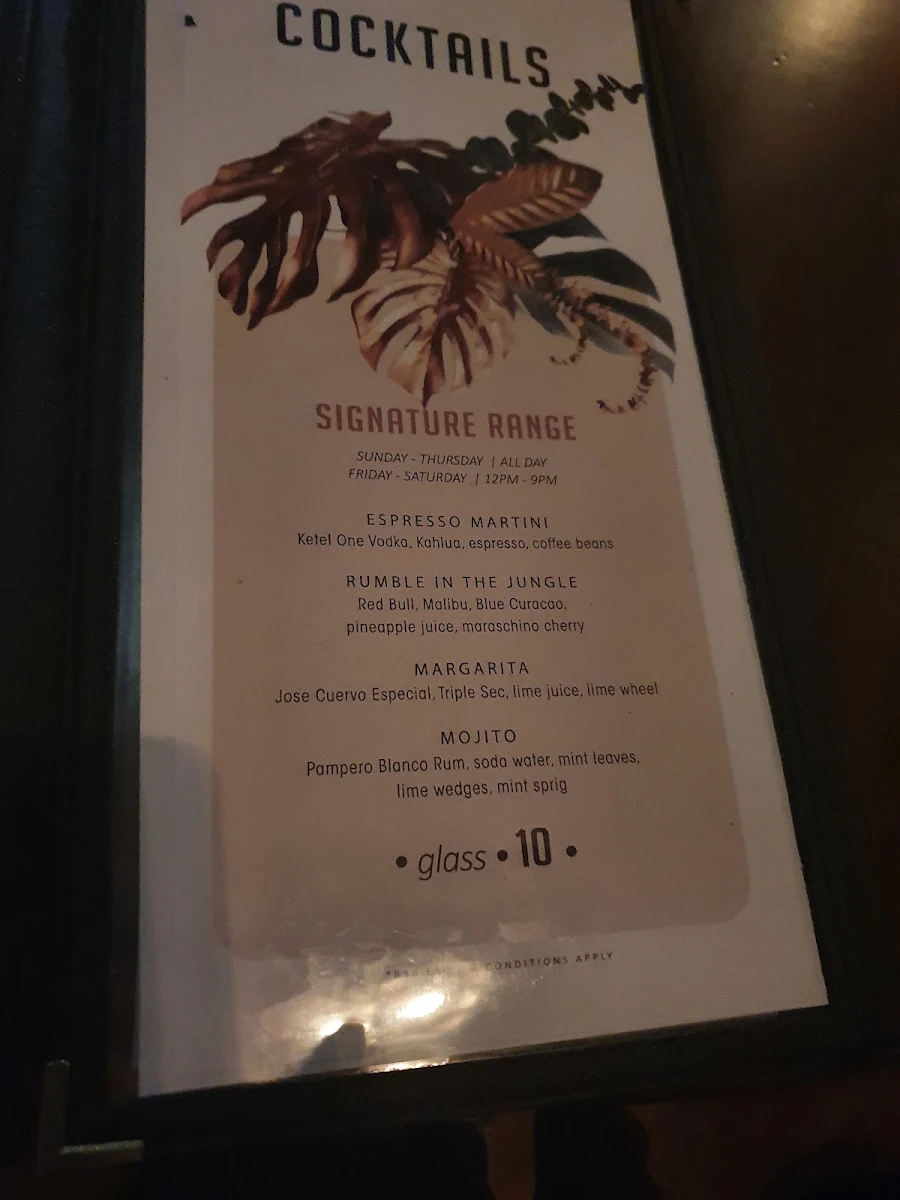 Menu, Shark Hotel
