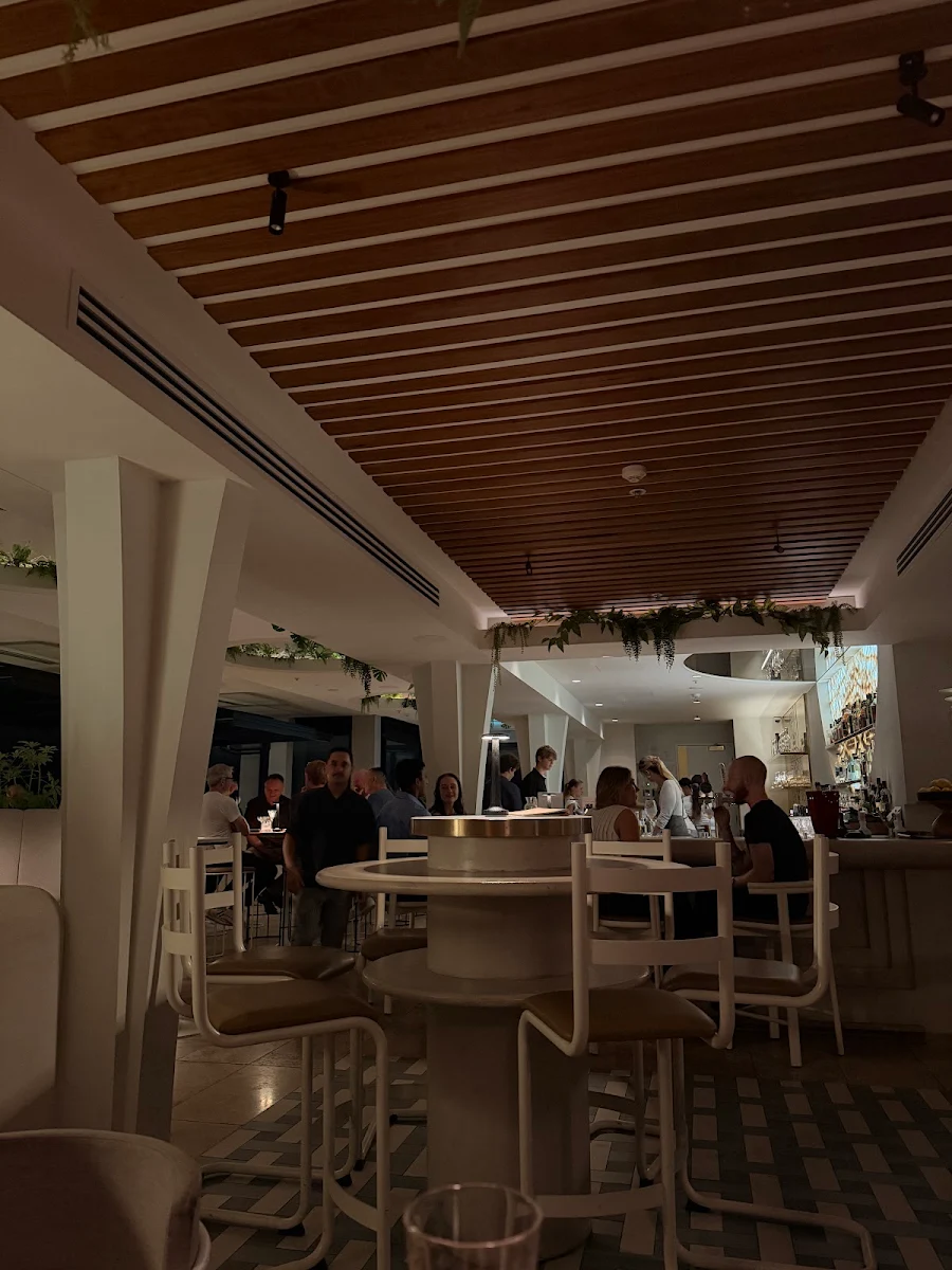 Vibe, Leyla Bar