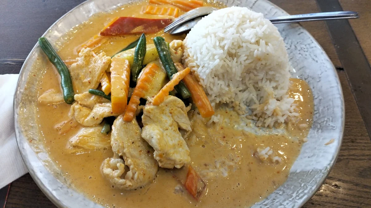 Food & drink, Yum Yum Thai