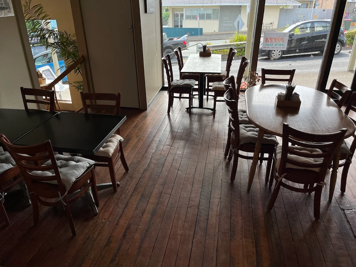 Vibe, Casey's Cafe