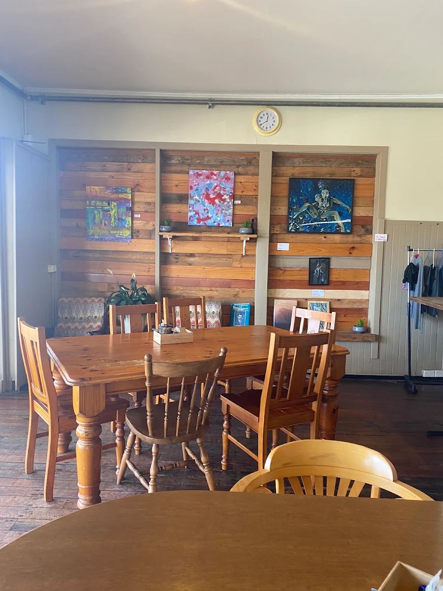 Vibe, Casey's Cafe