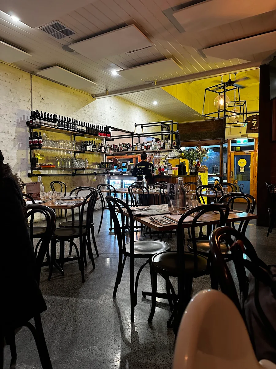 Vibe, Cornerstone Pizzeria e Cucina