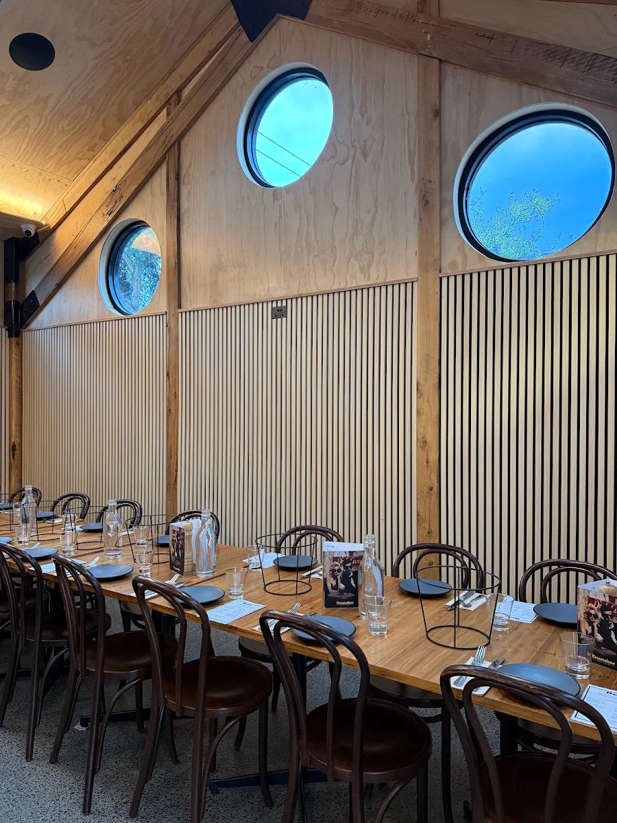 Vibe, Cornerstone Pizzeria e Cucina