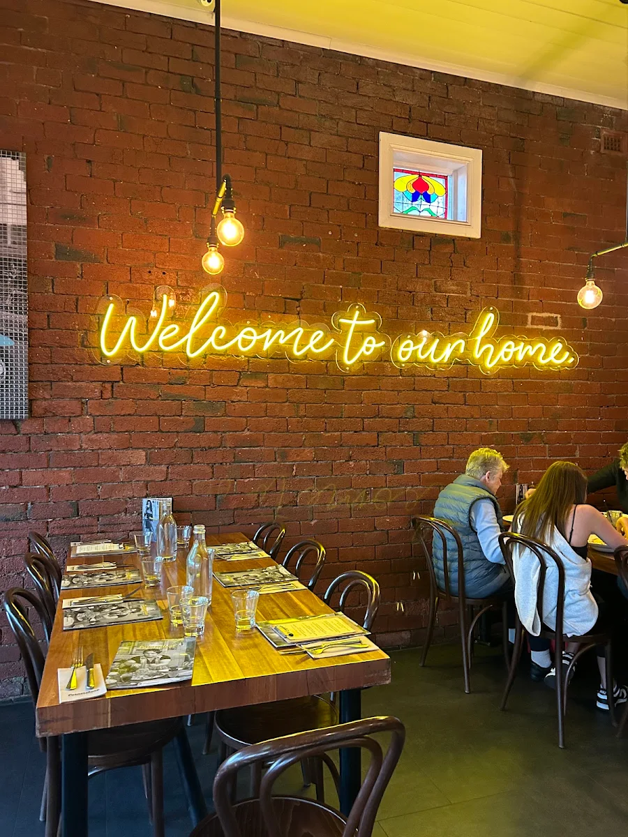Vibe, Cornerstone Pizzeria e Cucina