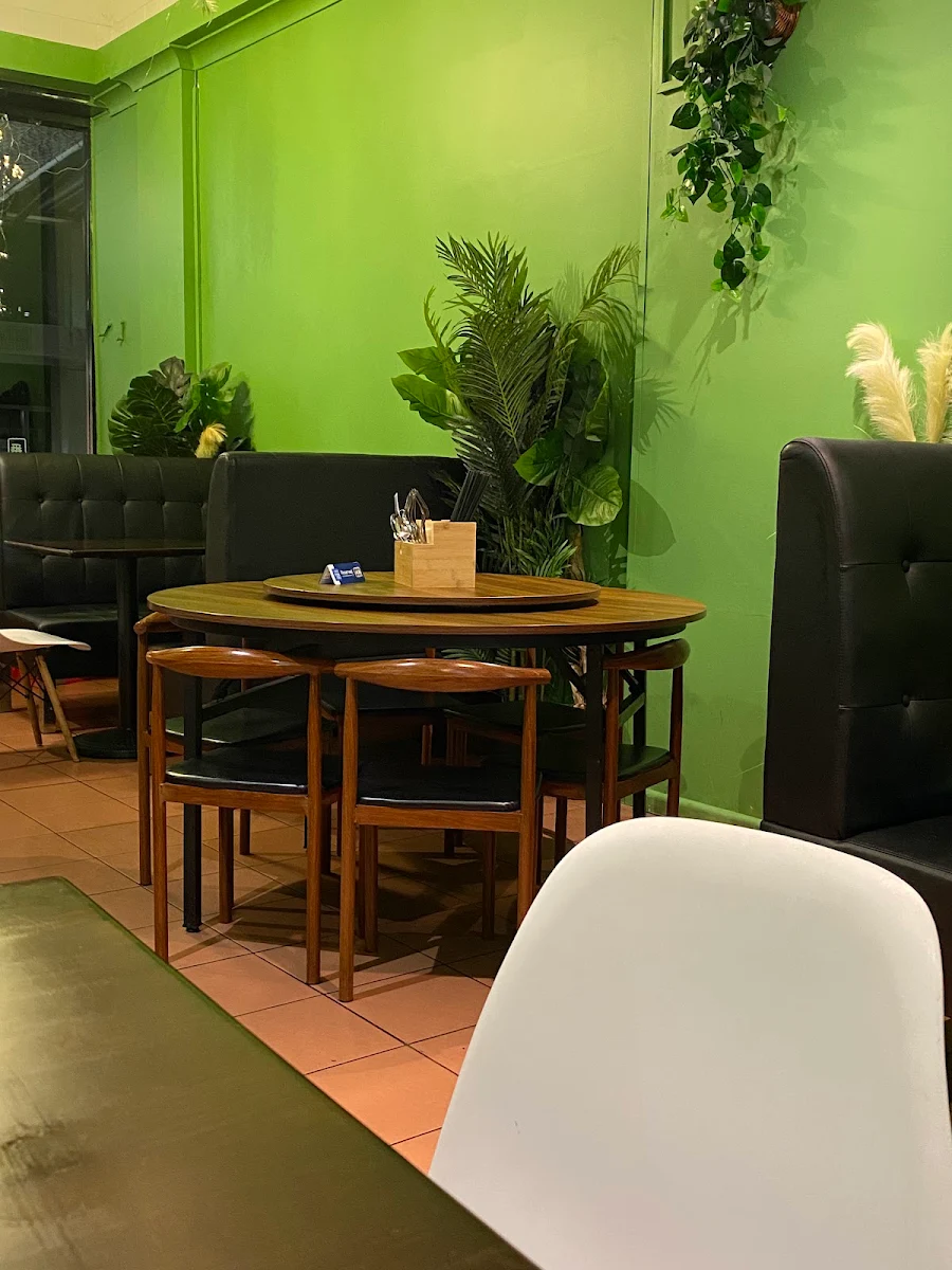 Vibe, Jungle Restaurant