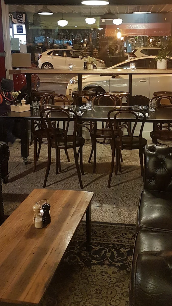 Vibe, Raincheck Lounge