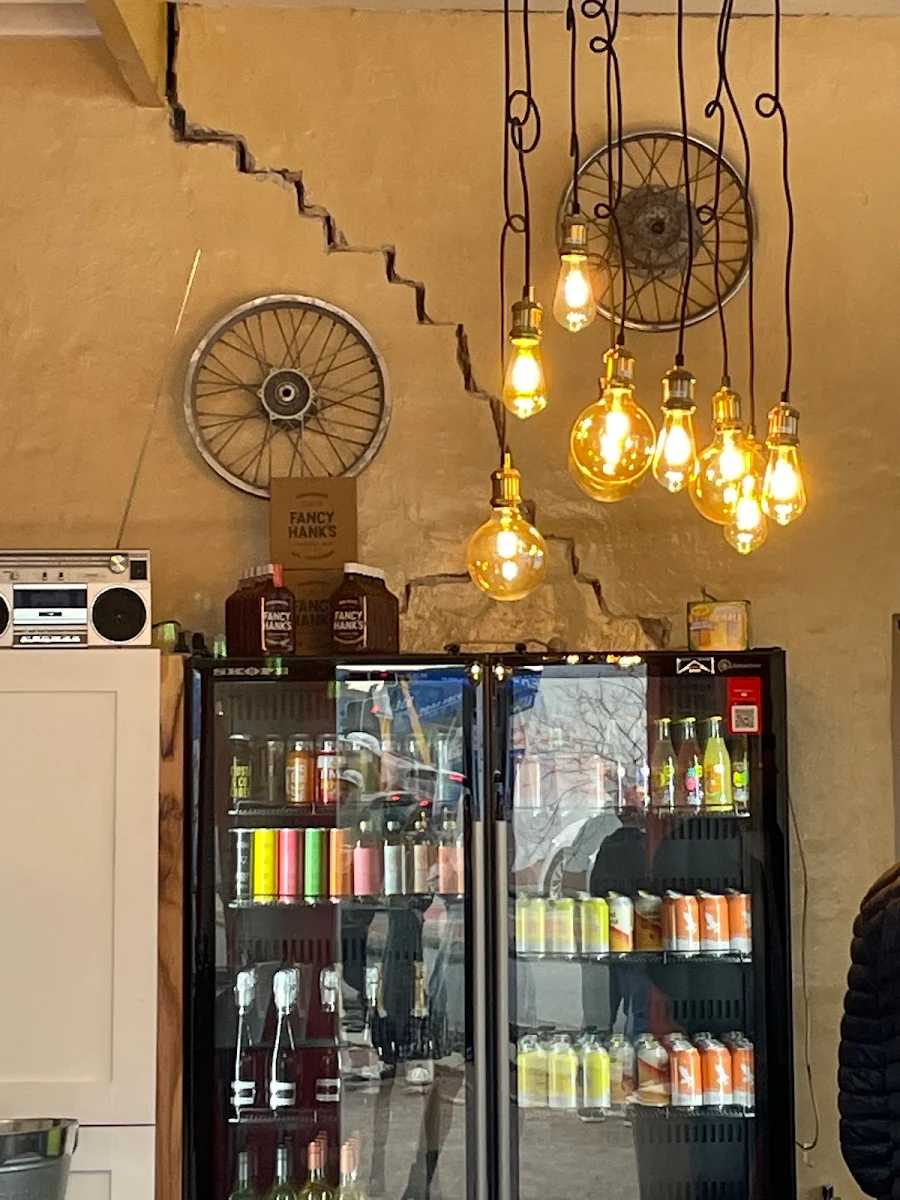 Vibe, Hank's Corner