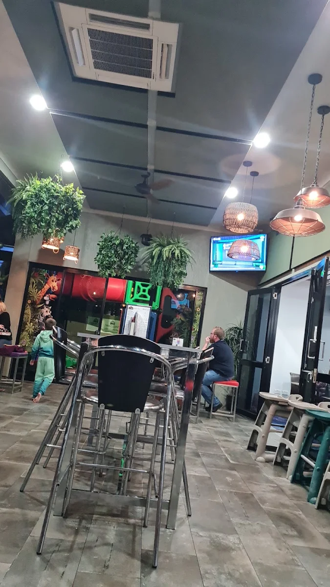 Vibe, Parkhurst Tavern