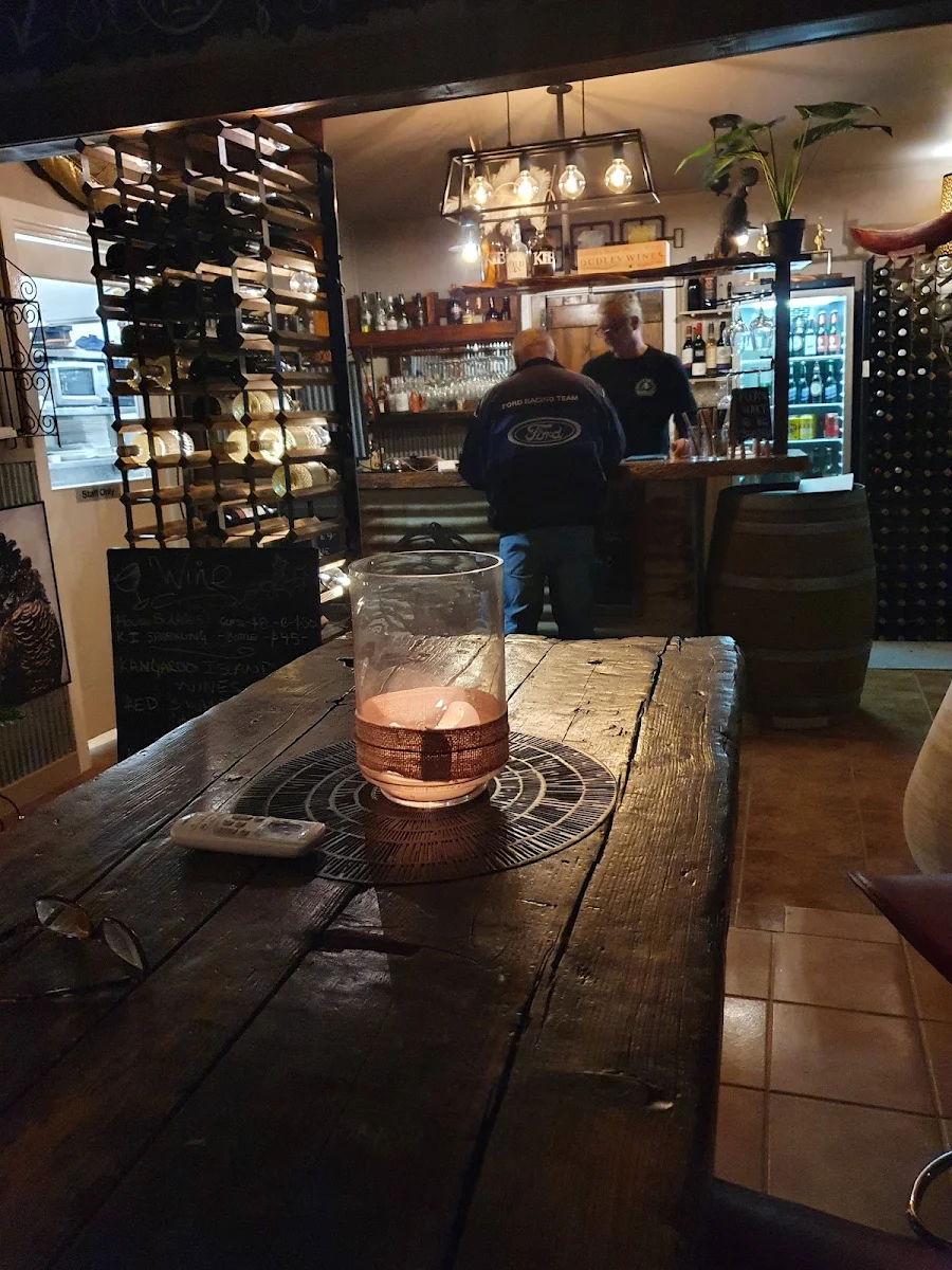 Vibe, Glossy Black Restaurant