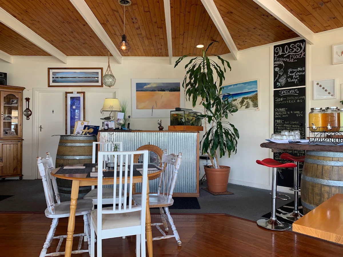 Vibe, Glossy Black Restaurant