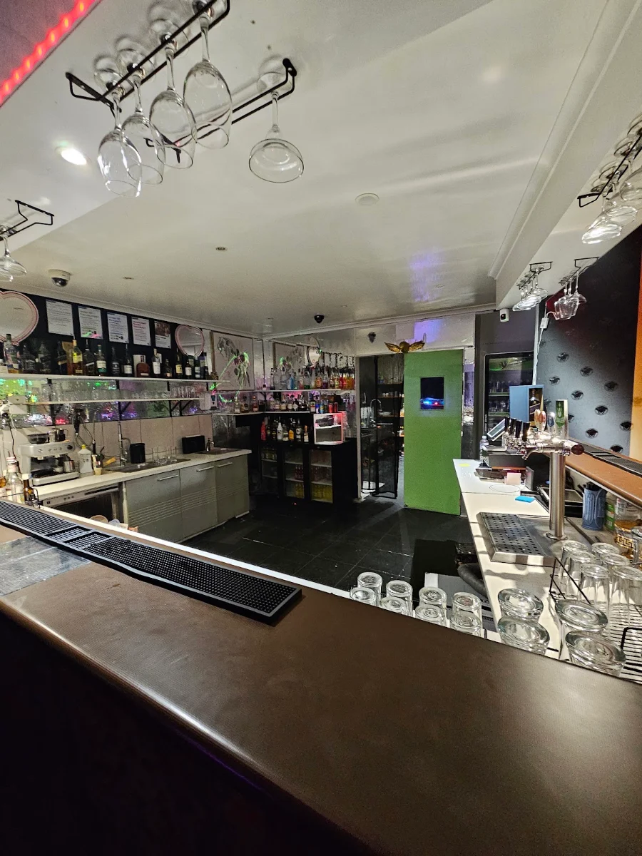 Vibe, Majestic Lounge