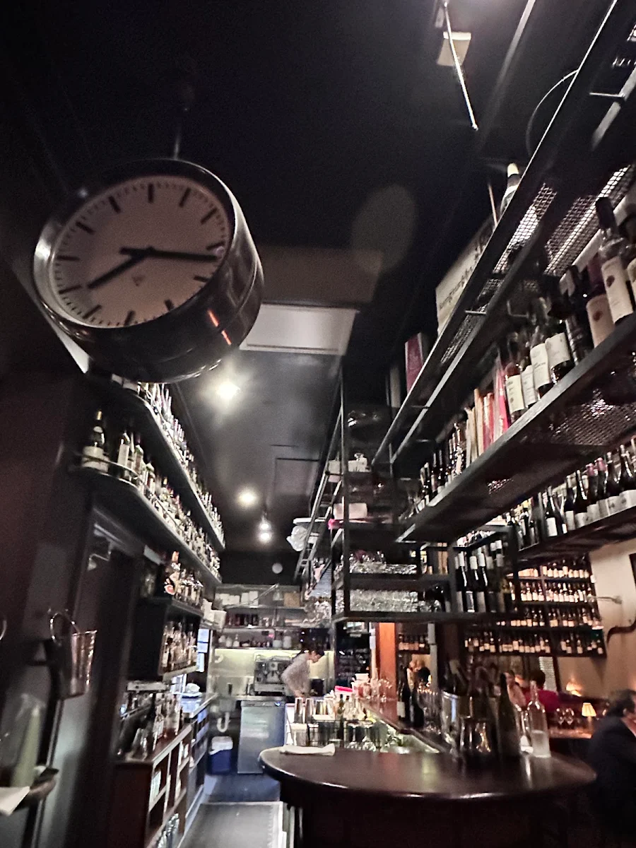 Vibe, Punch Lane Wine Bar & Restaurant