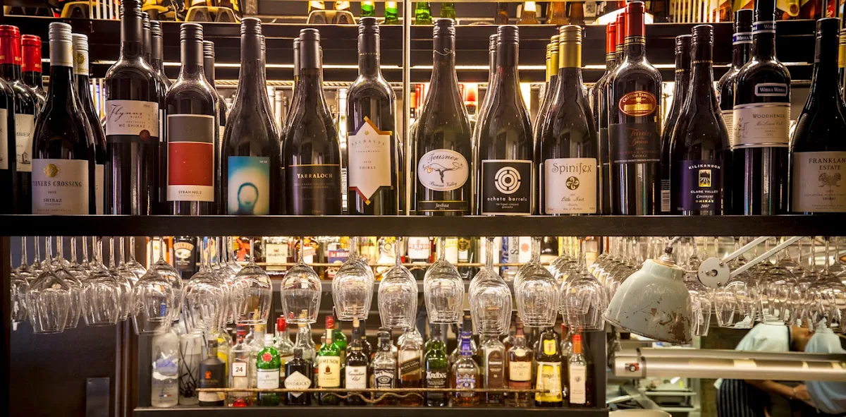 Vibe, Punch Lane Wine Bar & Restaurant