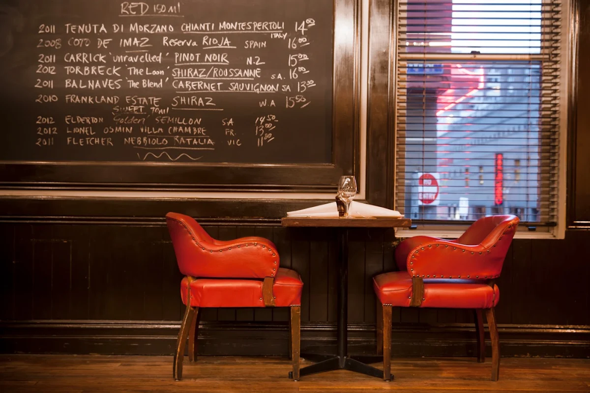 Vibe, Punch Lane Wine Bar & Restaurant