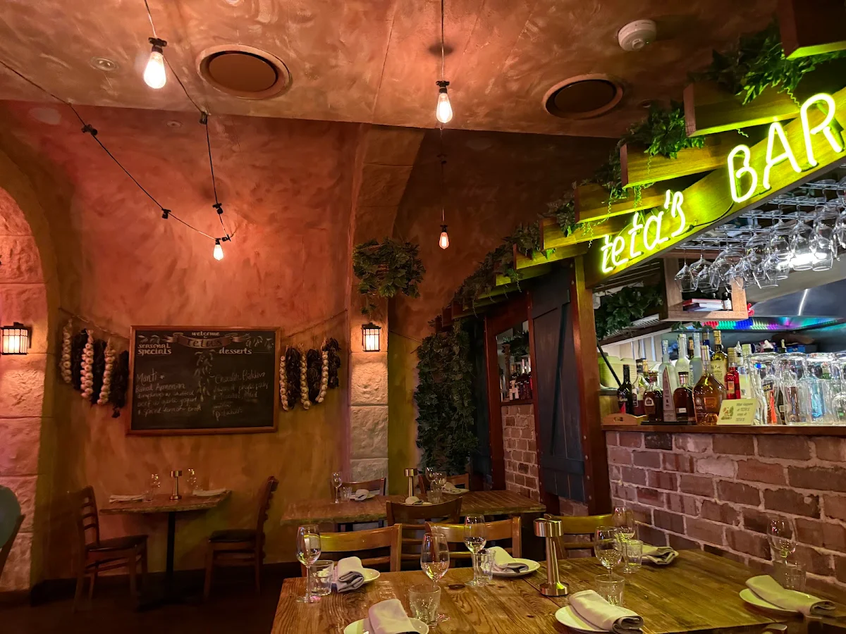 Vibe, Teta's Authentic Lebanese Restaurant