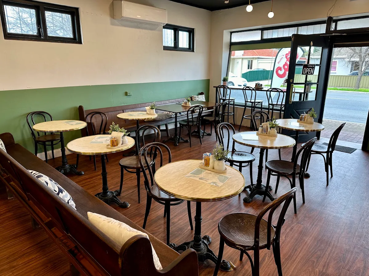 Vibe, Numéro 5 Cafe