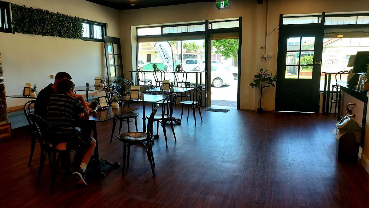 Vibe, Numéro 5 Cafe