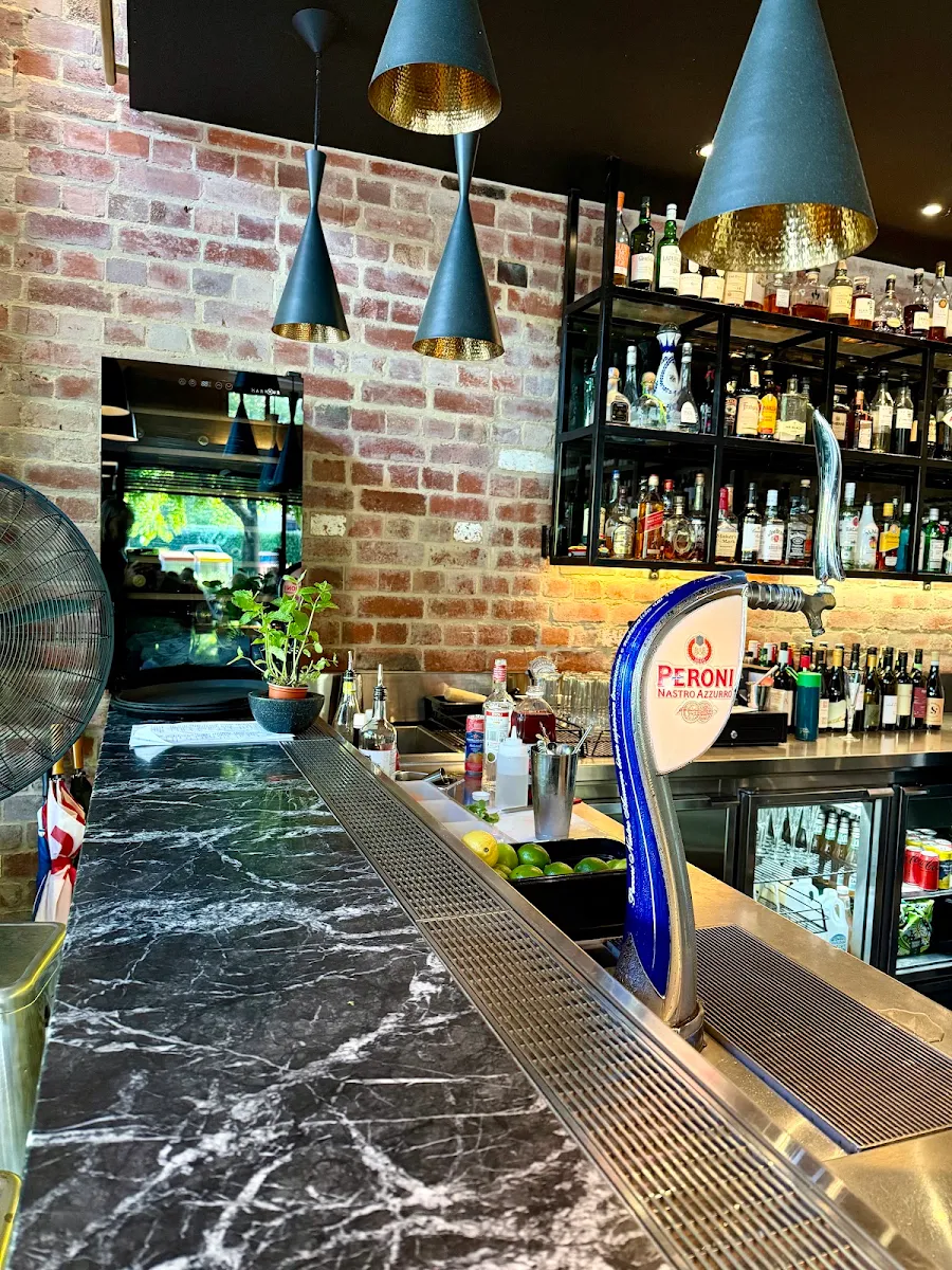 Vibe, Belluci's Manuka