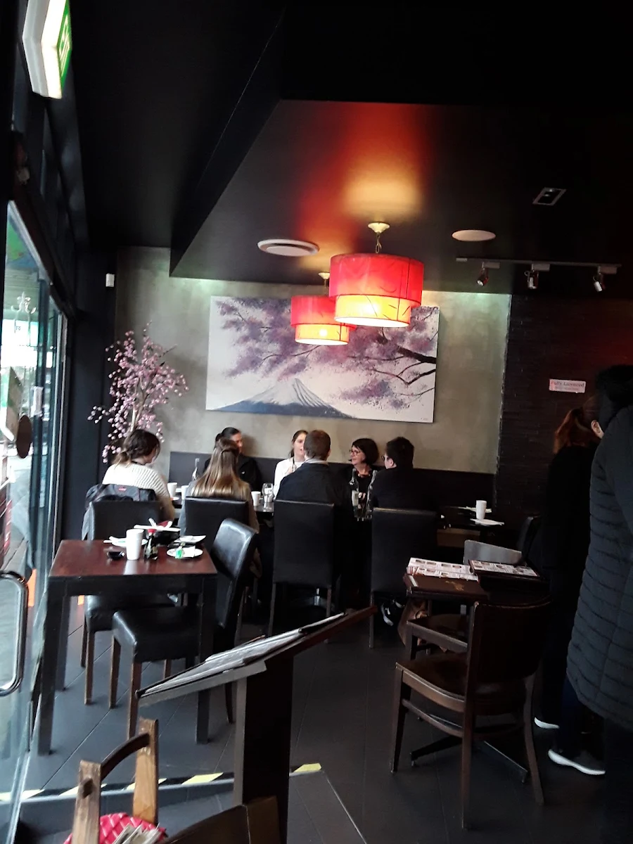 Vibe, KinJo Japanese Restaurant & Sushi Bar