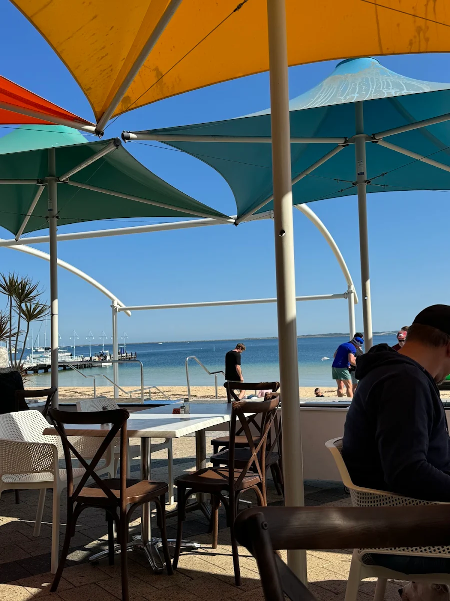 Vibe, Palm Beach Café