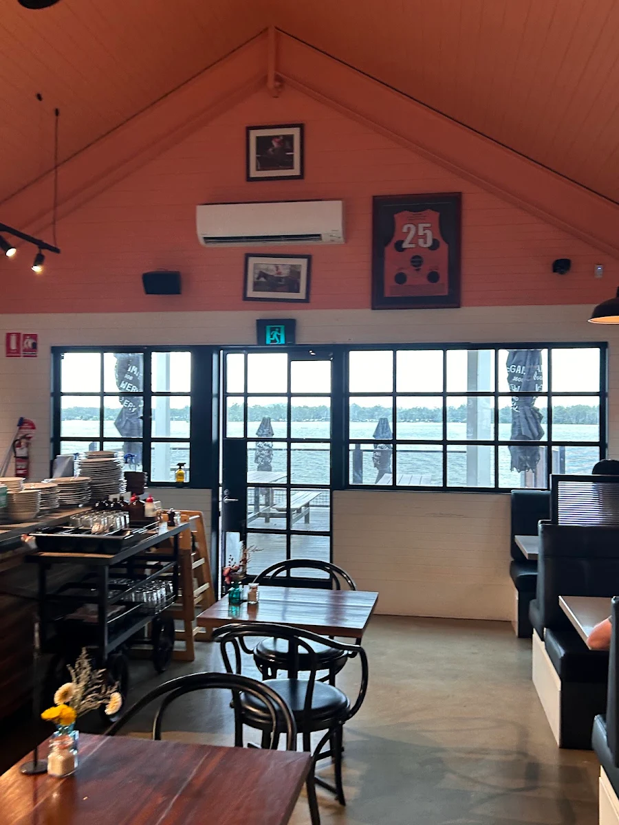 Vibe, Black Caviar Cafe