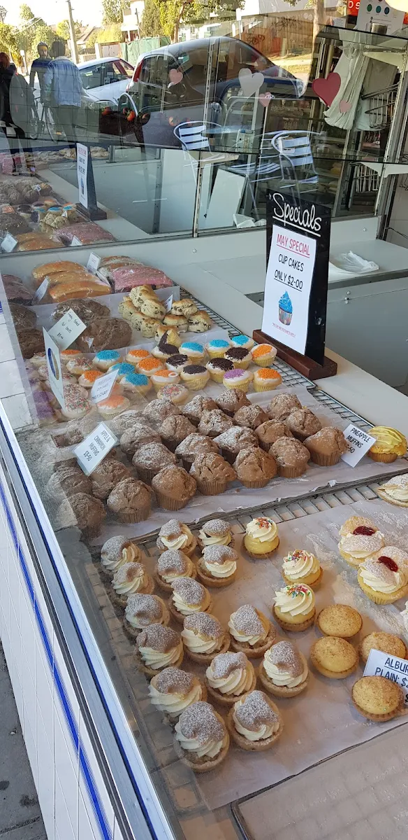 Vibe, Sargent's Cakes