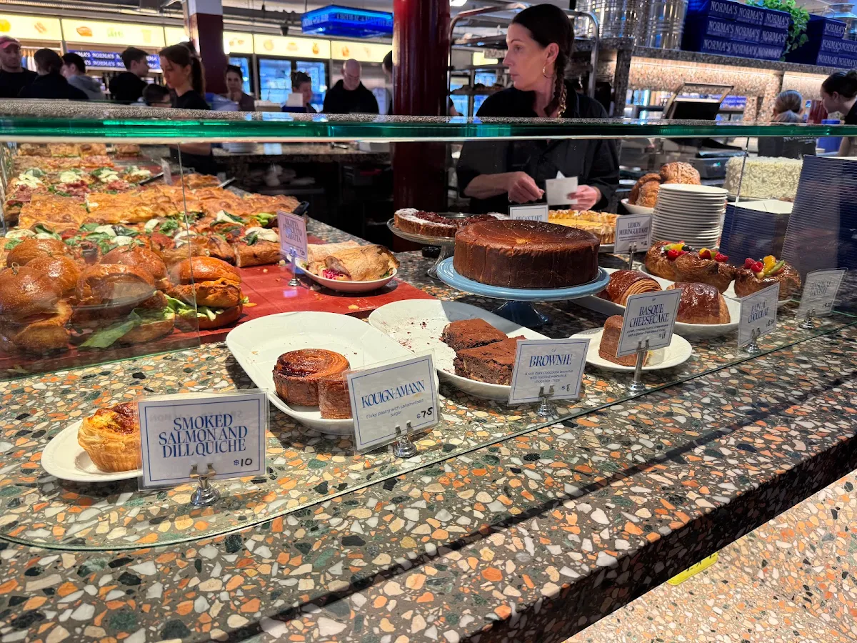 Vibe, Norma's Deli