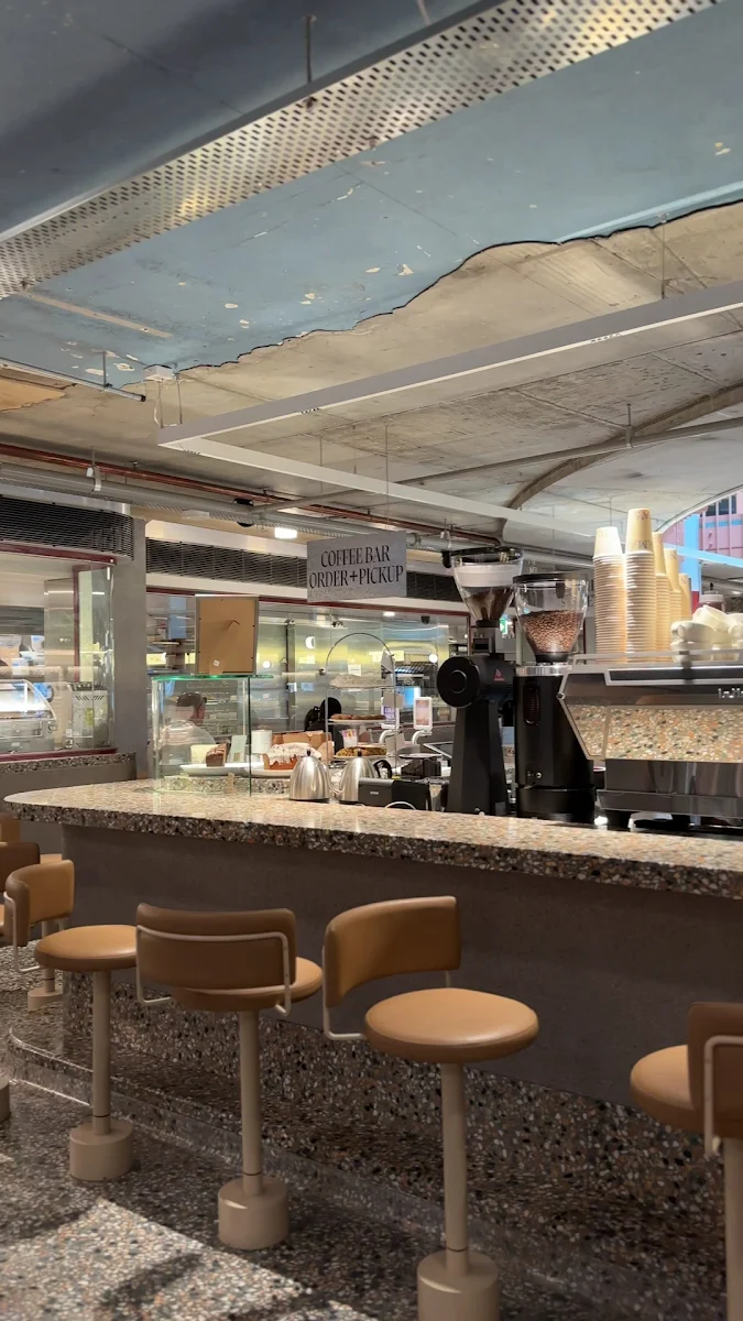 Vibe, Norma's Deli