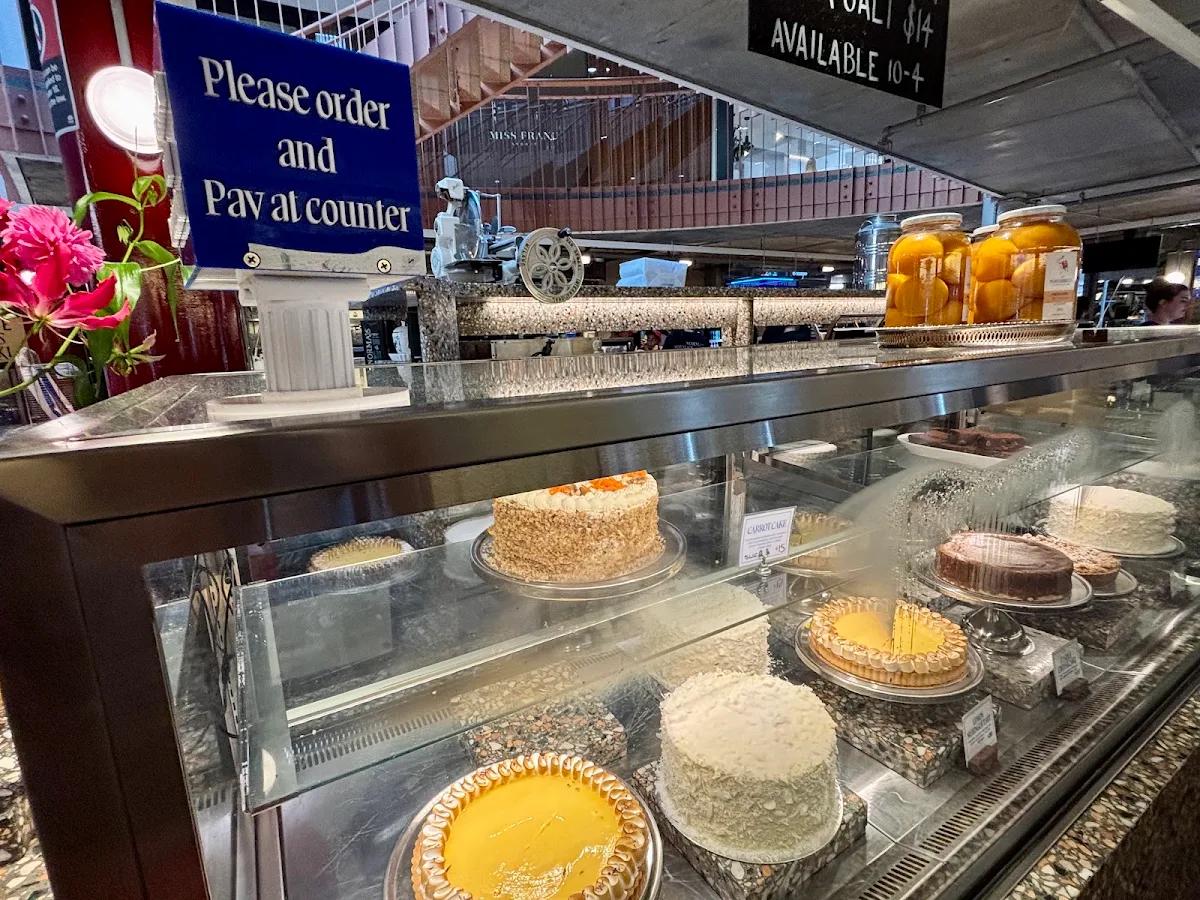 Vibe, Norma's Deli