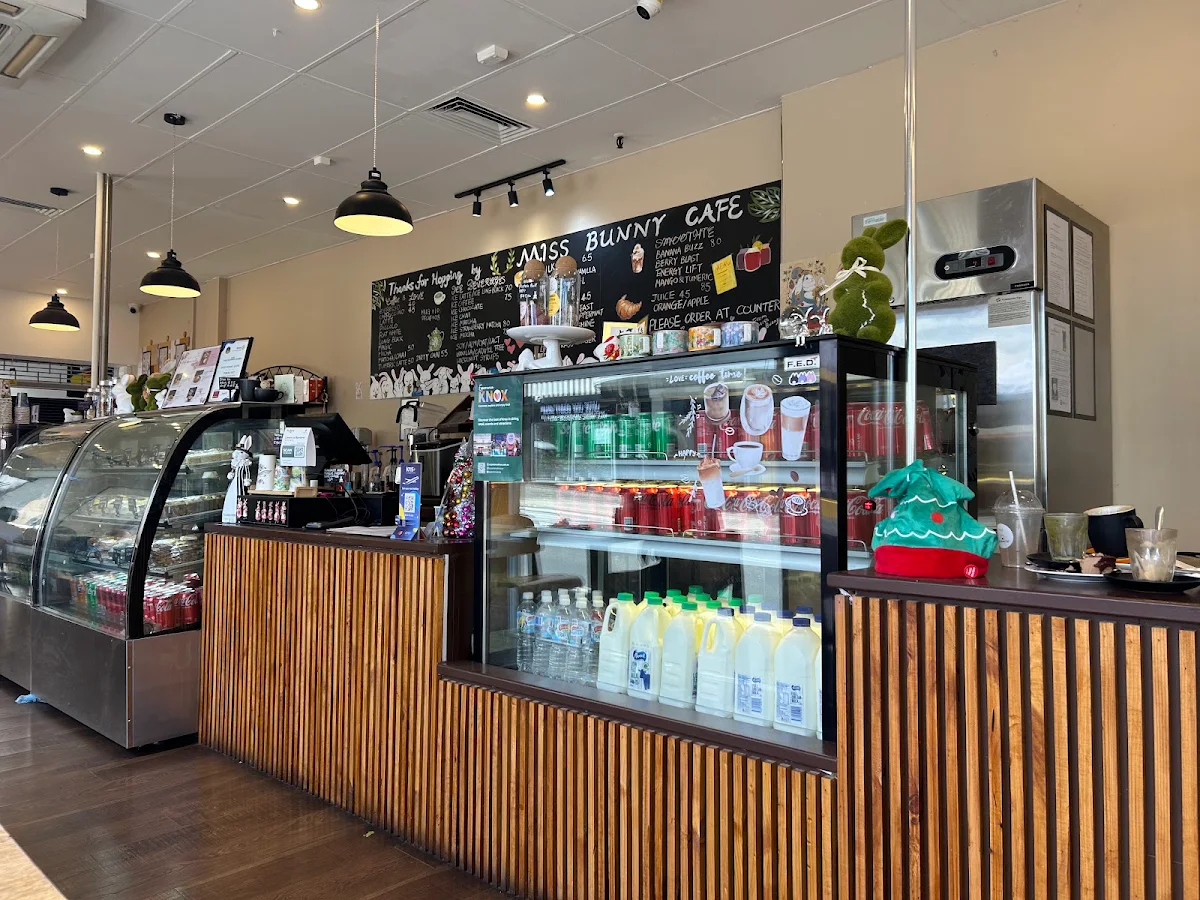 Vibe, Miss Bunny Café