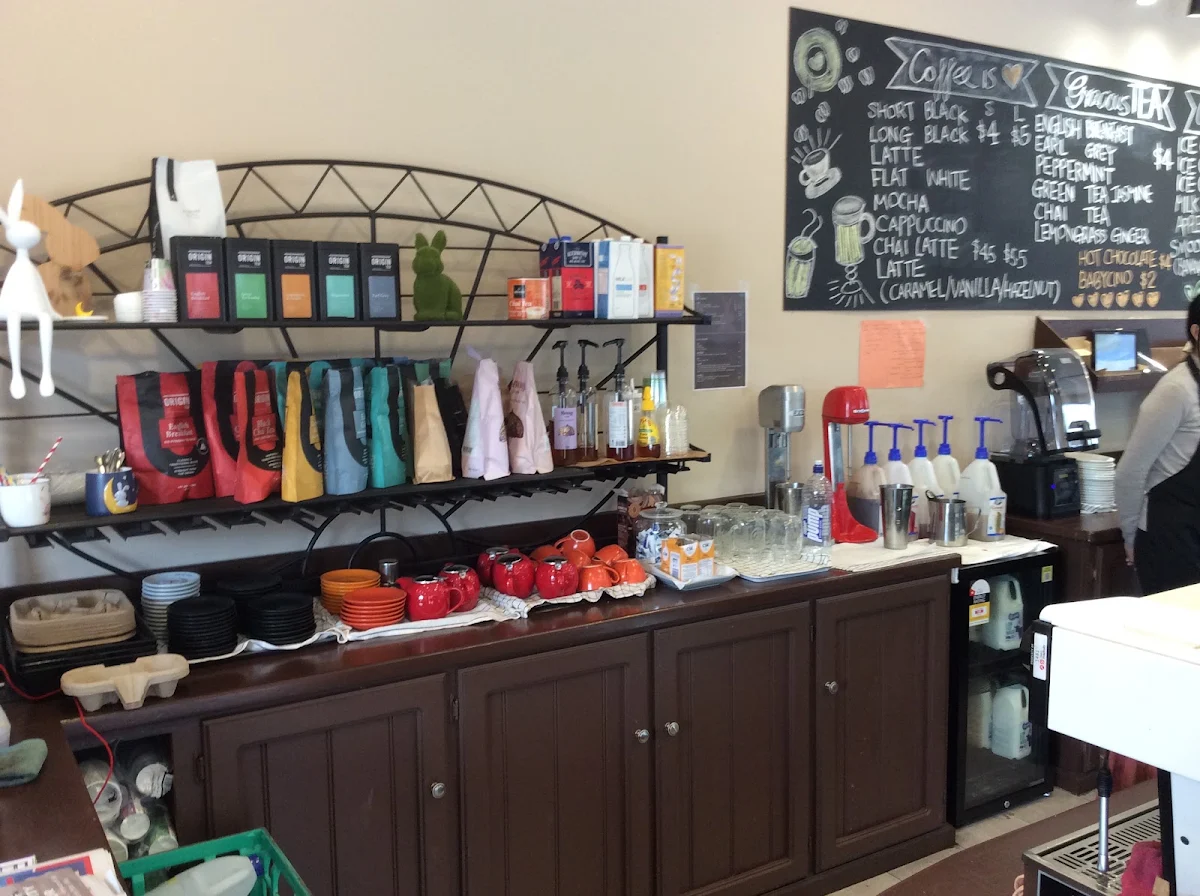 Vibe, Miss Bunny Café