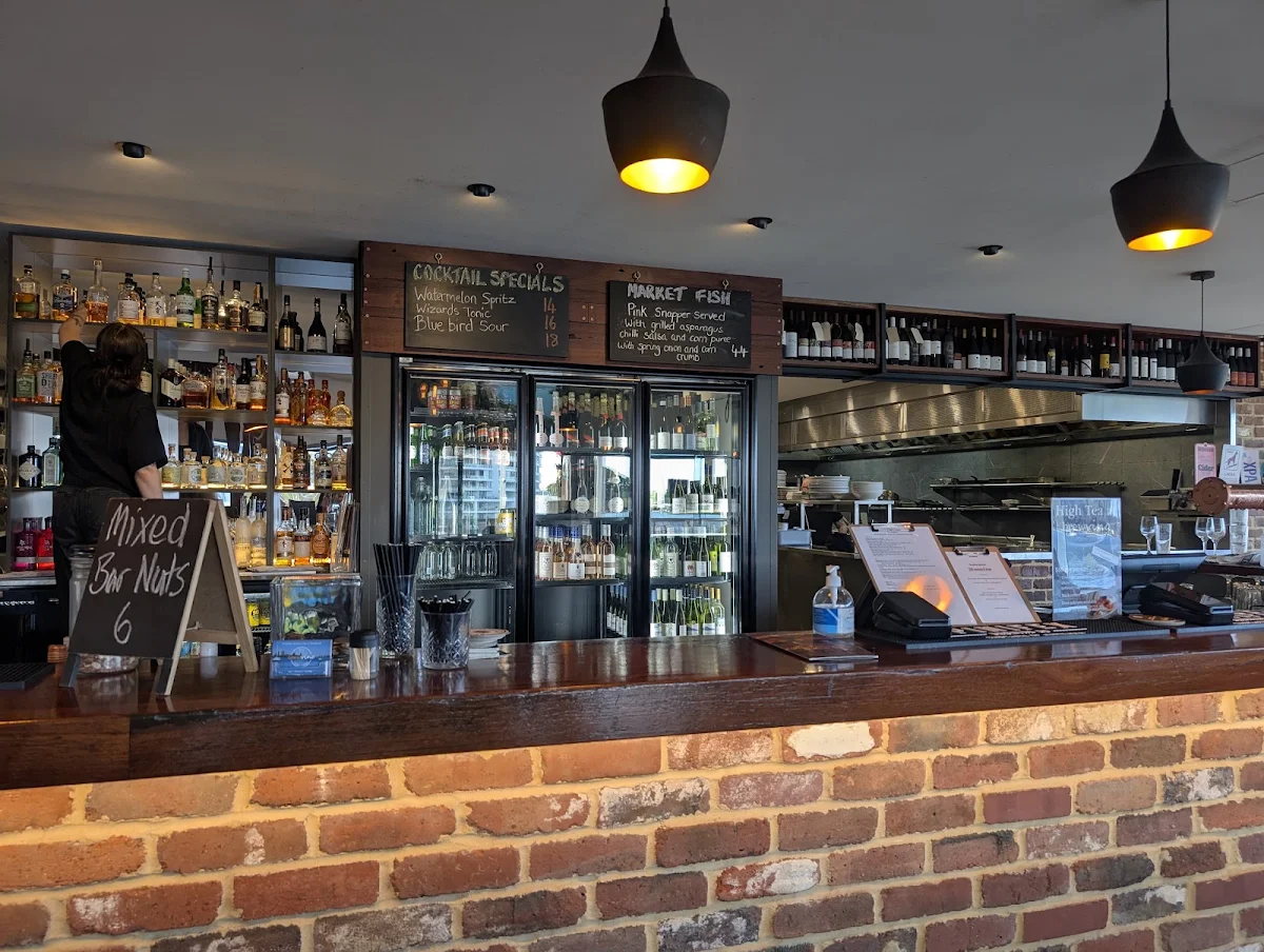 Vibe, Brewvino Bar