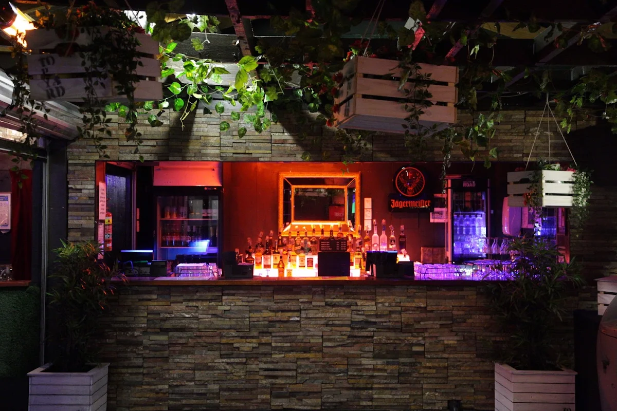 Vibe, Top Yard Rooftop