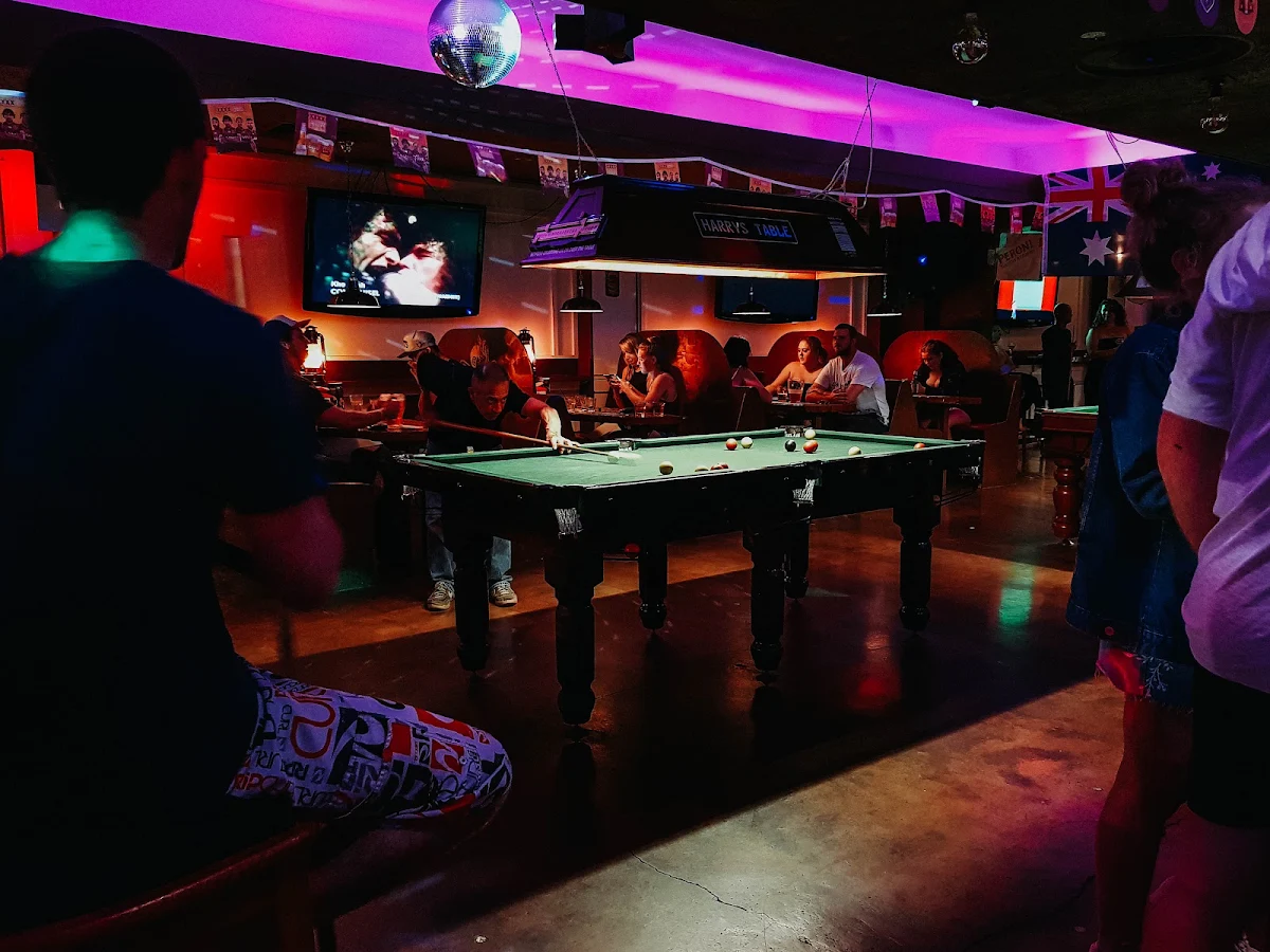Vibe, The Downunder Bar
