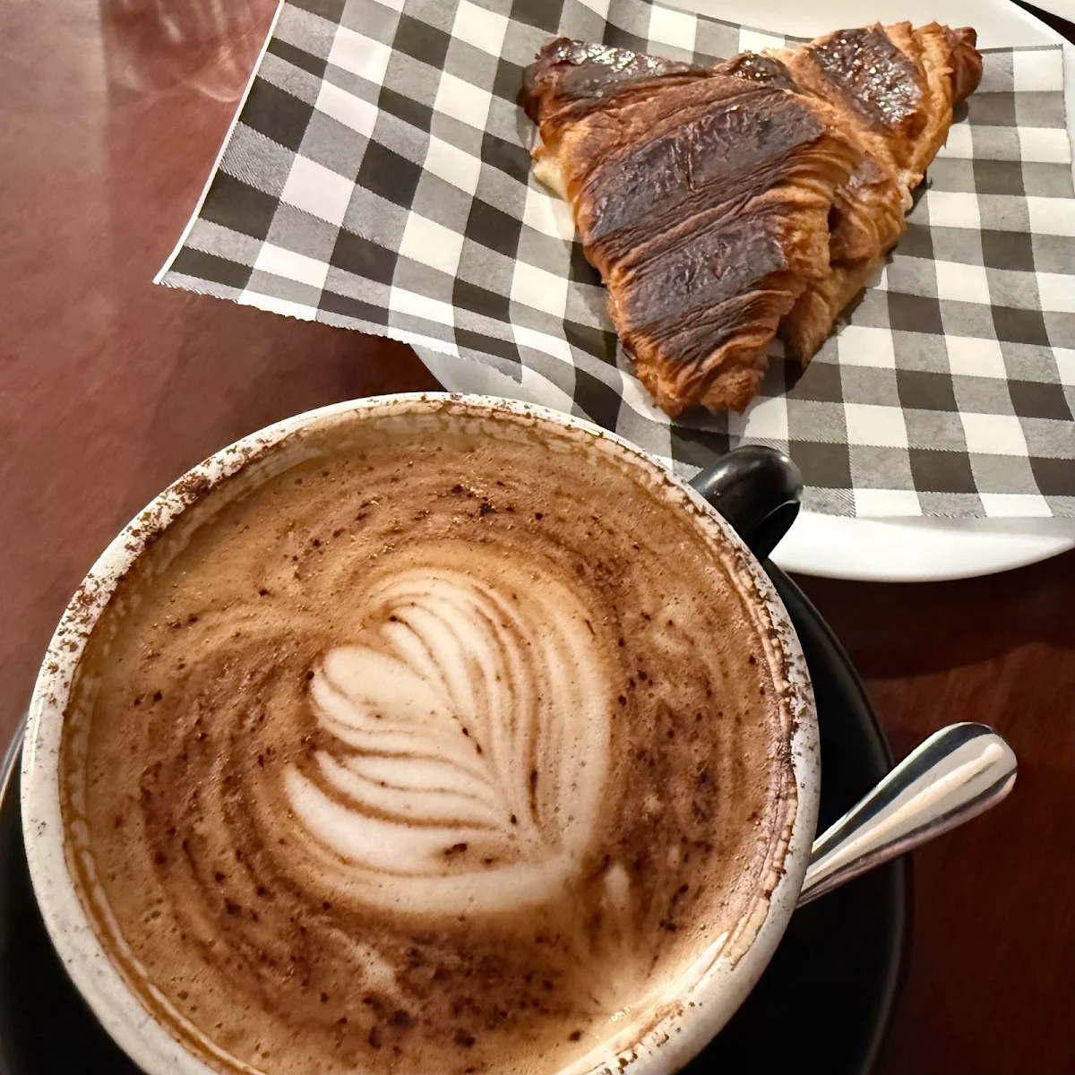 Food & drink, La Famiglia Cafe