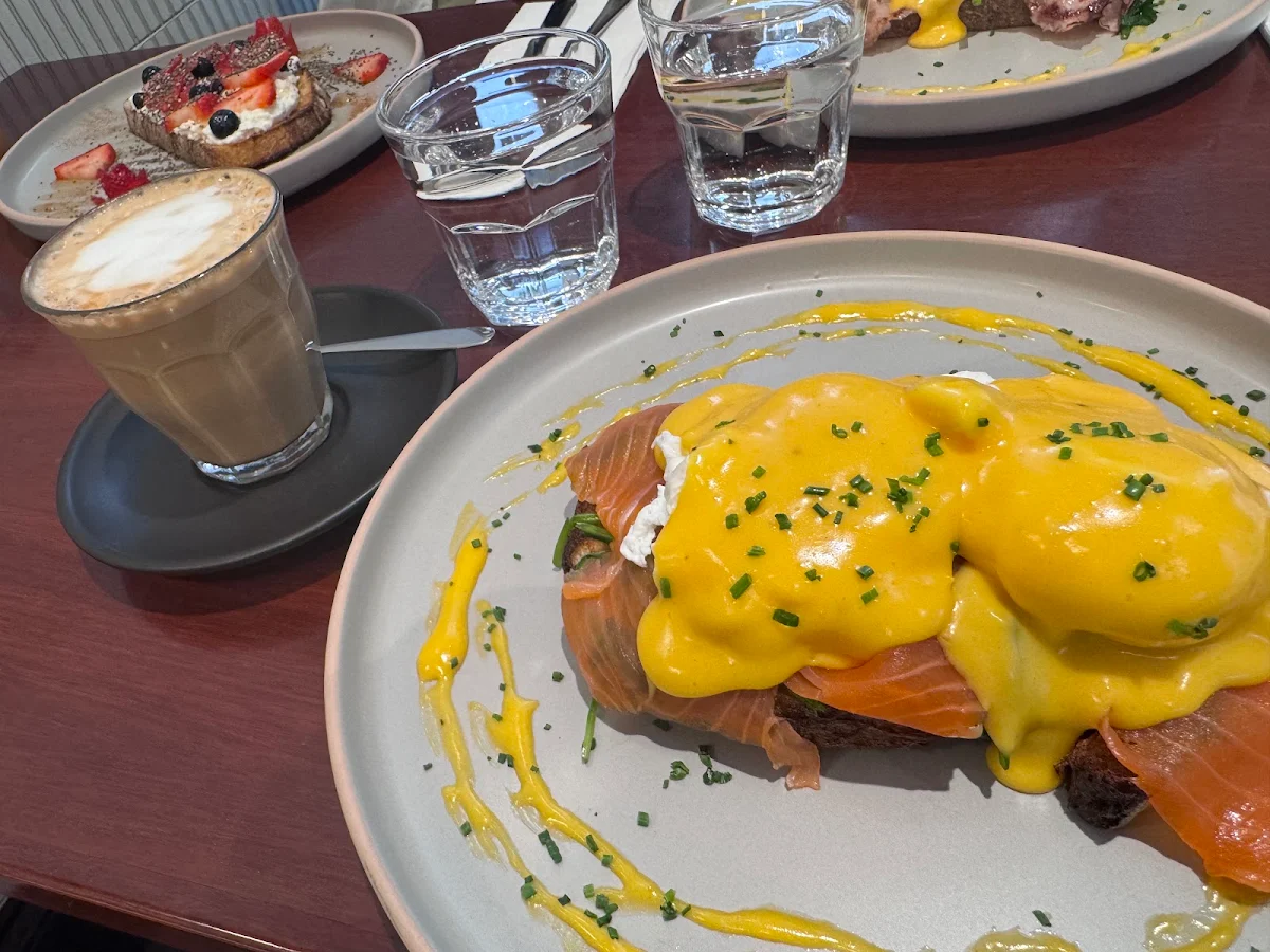 Food & drink, La Famiglia Cafe