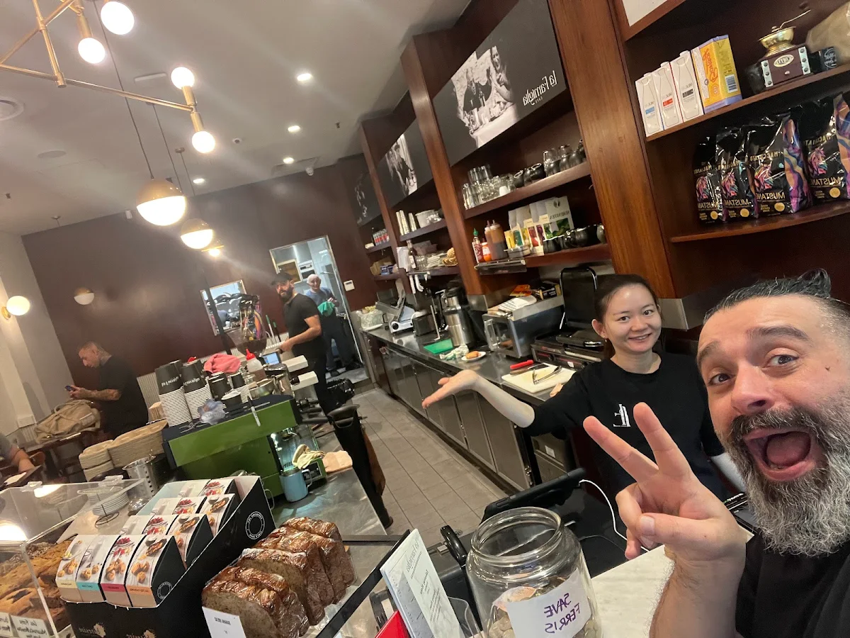 Vibe, La Famiglia Cafe