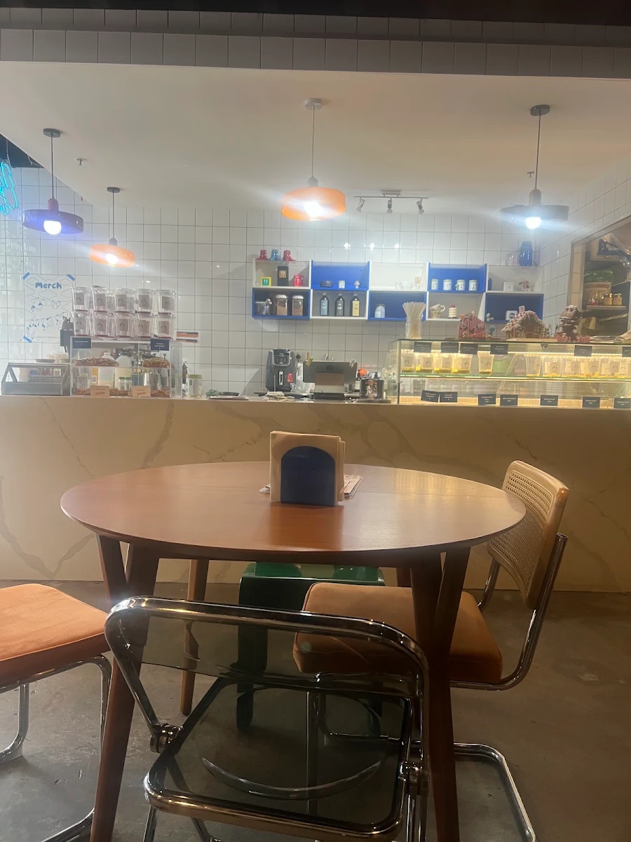 Vibe, Lola's Coffee Bar Kelvin Grove