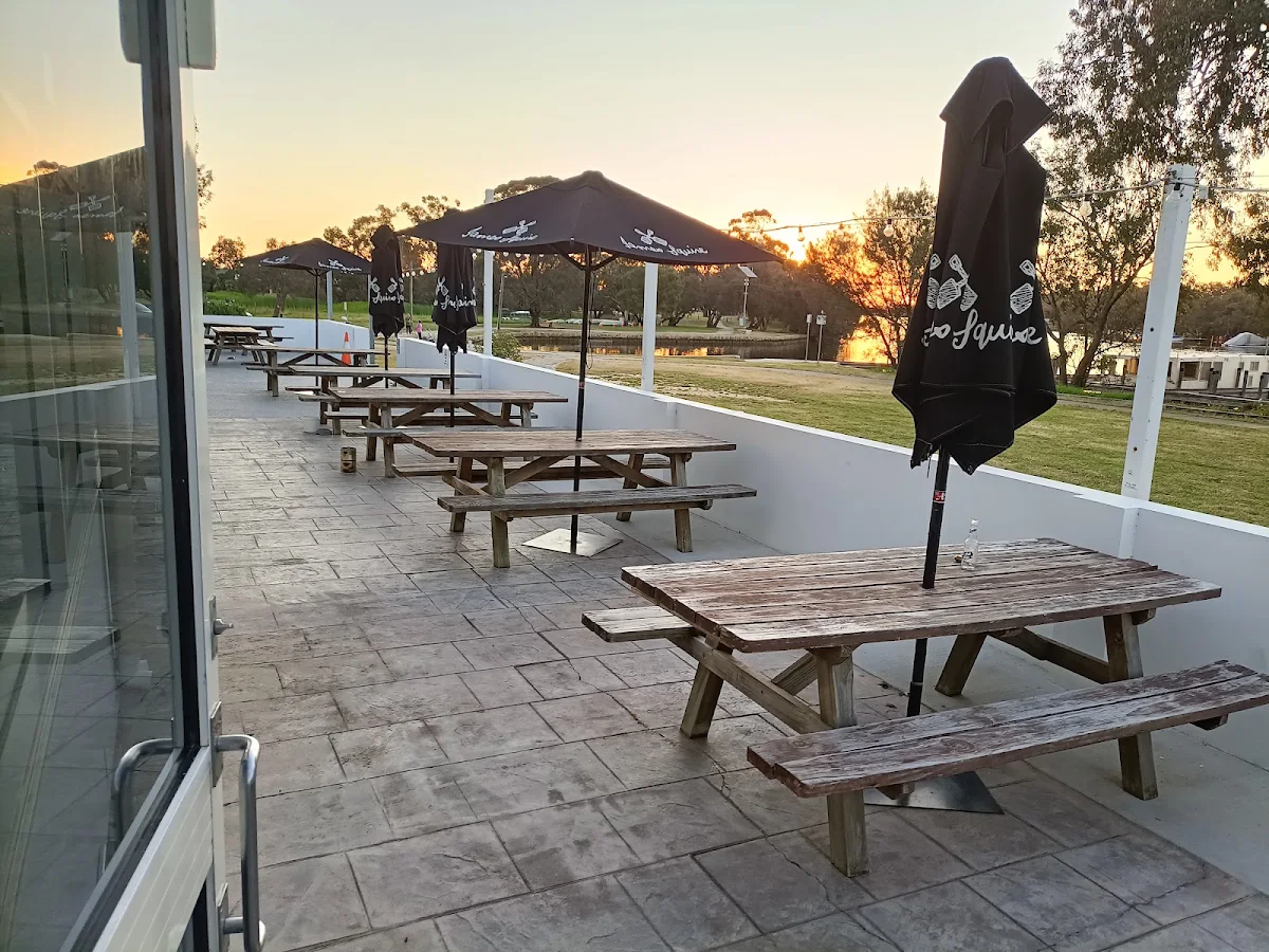 Vibe, Jetty's Bar And Grill