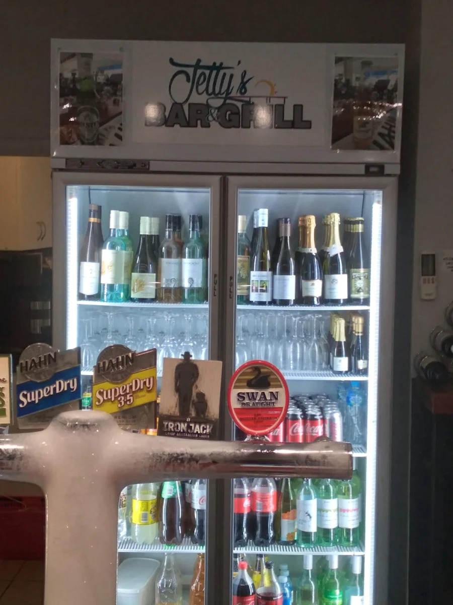Vibe, Jetty's Bar And Grill