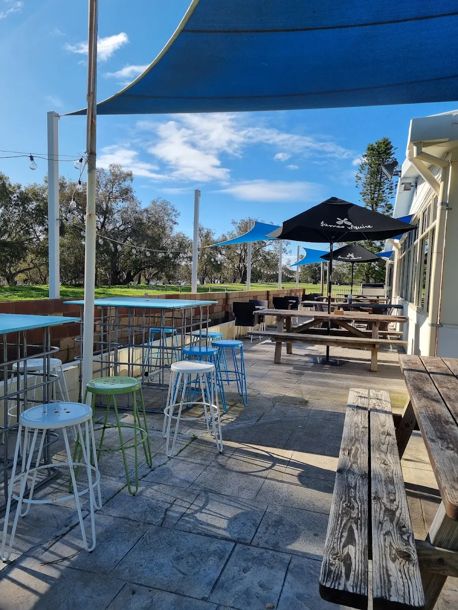Vibe, Jetty's Bar And Grill