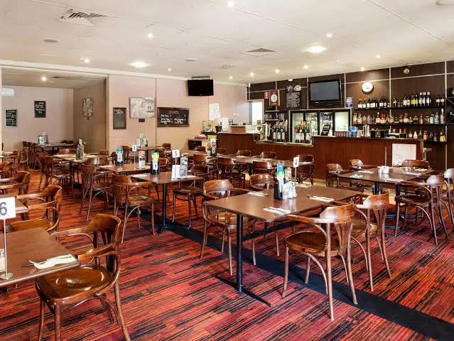 Vibe, Upper Ross Hotel