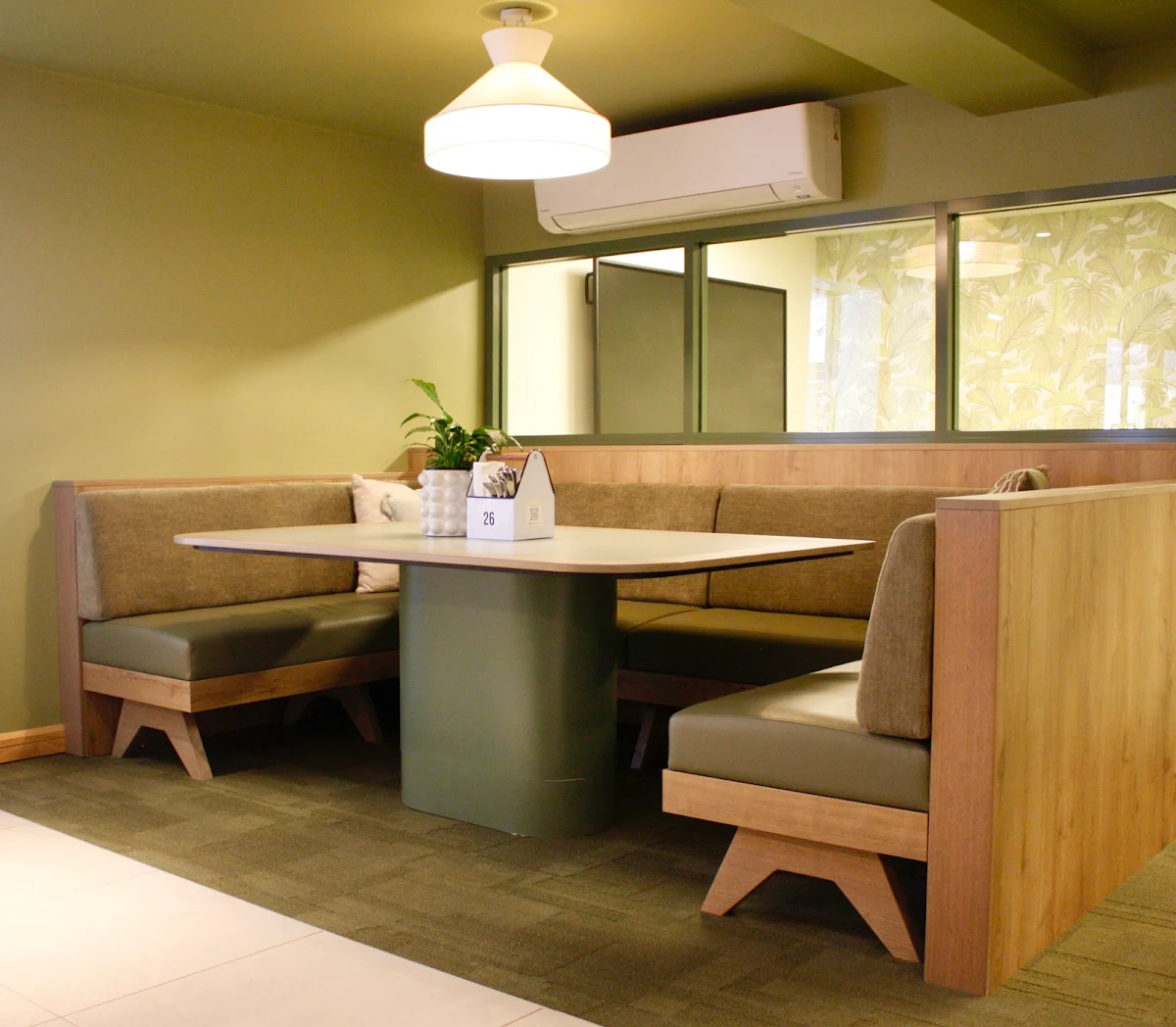 Vibe, Upper Ross Hotel