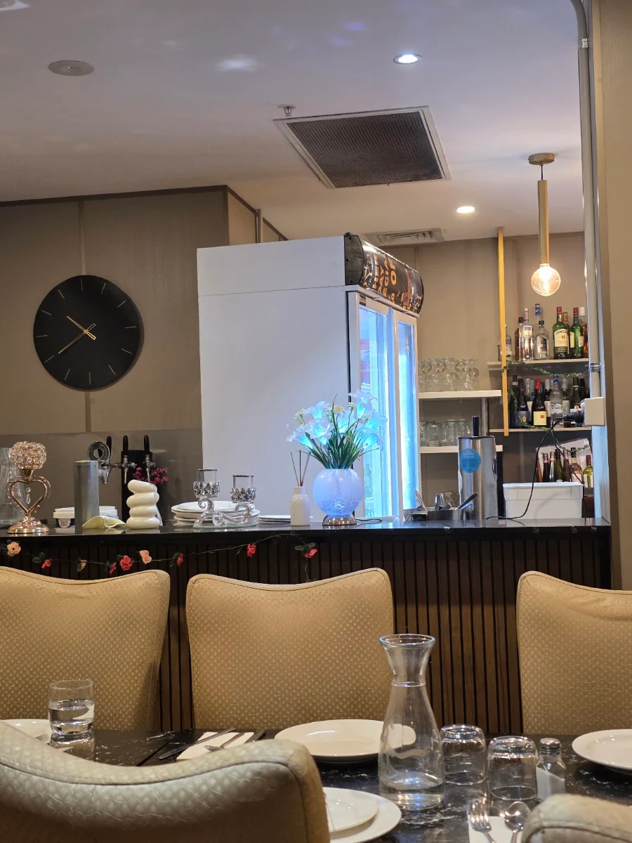 Vibe, Royal Lounge Indian Restaurant