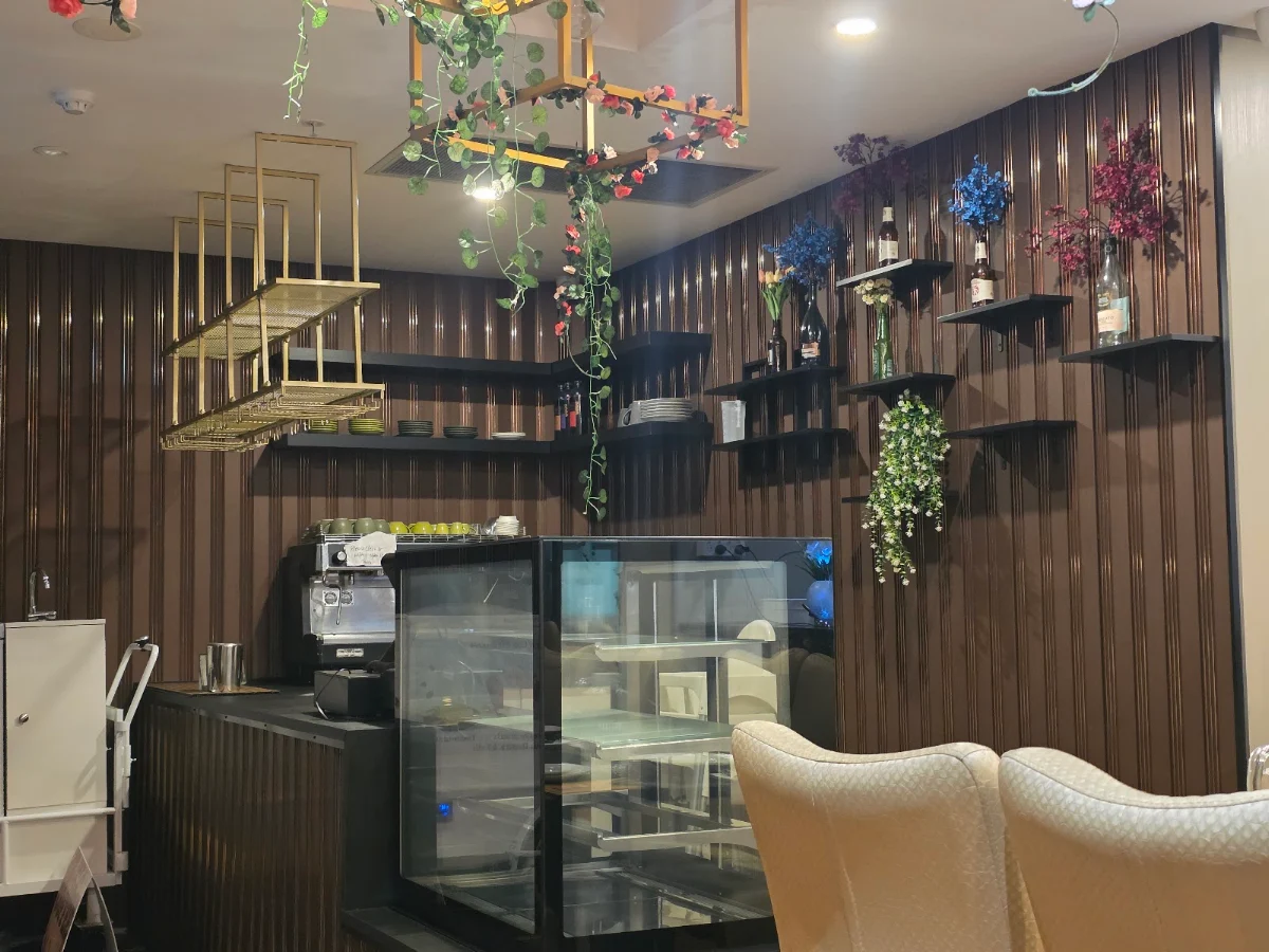 Vibe, Royal Lounge Indian Restaurant