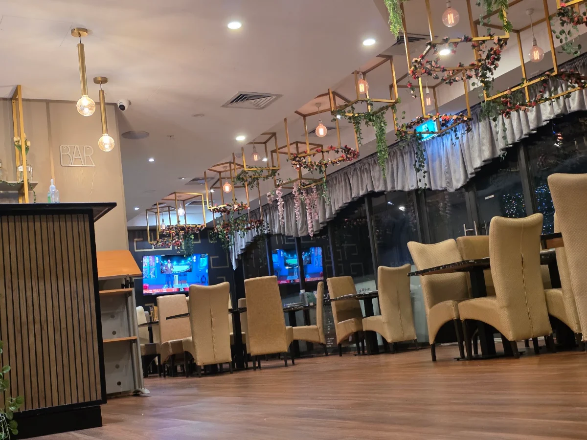 Vibe, Royal Lounge Indian Restaurant