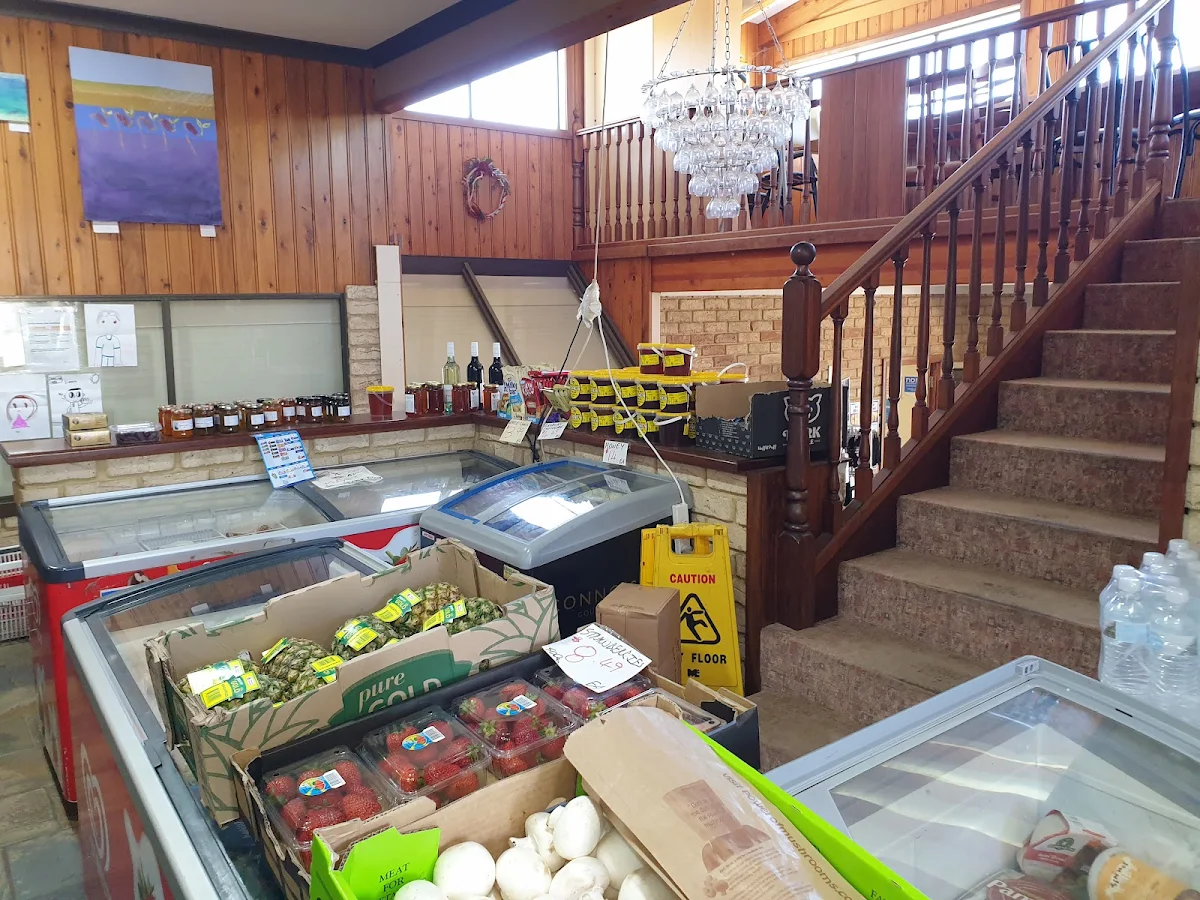 Vibe, Simon's Market Café