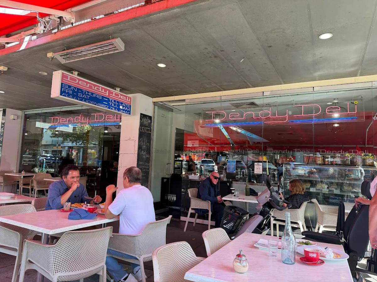 Vibe, Dendy Deli